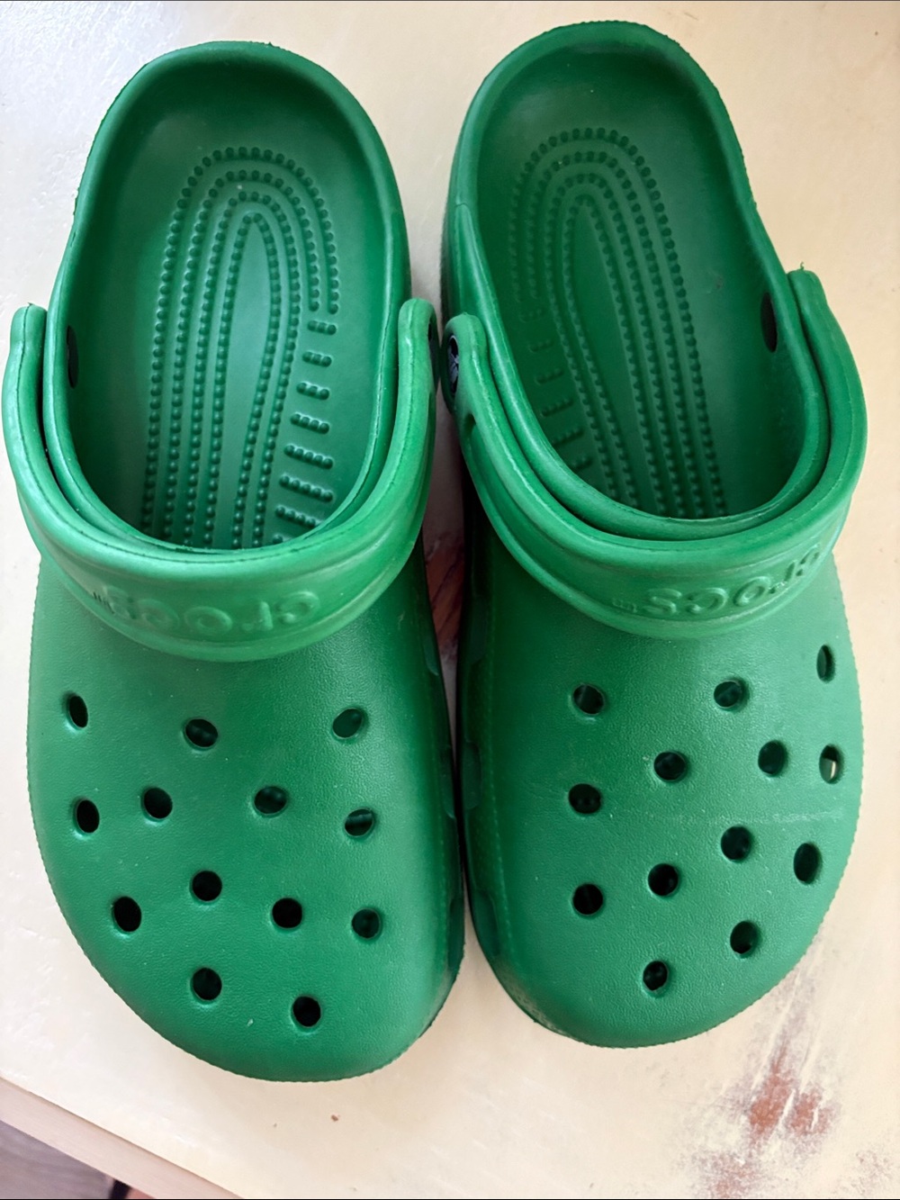 CROCS Green Clog Slip On Sandals Comfortable adult water shoes Size 8/10 UNISEX